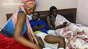 गरम पेटाइट 18+ एबोनी सौतेली बहन अपने गरम ब्लैक सौतेले भाई को अपनी टाइट चूत ज़ोर से चुदवाने के लिए ललचाती है