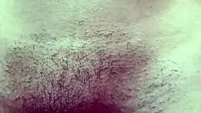 Lille 18+ Teen Med Håret Fisse Udstillet Udendørs