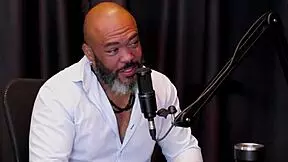 Latinska amatorka intervjuisana o masaži i tetovažama