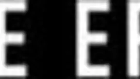 Pustolovska rjavolaska masturbira z igračkami v železniškem vagonu