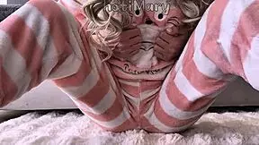 ASIAN TEEN FINGERS HAIRY PUSSY FOR SQUIRT ORGASM CLOSE UP!