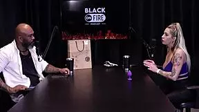 Loira mostra os peitos depois de falar que se estressou com ator na cena � atriz de fetiche n�o gosta de sexo anal e o jogo do mama senta ou passa - julia fontanelli watch on sheer red