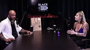 Loira mostra os peitos depois de falar que se estressou com ator na cena � atriz de fetiche n�o gosta de sexo anal e o jogo do mama senta ou passa - julia fontanelli watch on sheer red