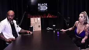 Loira mostra os peitos depois de falar que se estressou com ator na cena � atriz de fetiche n�o gosta de sexo anal e o jogo do mama senta ou passa - julia fontanelli watch on sheer red