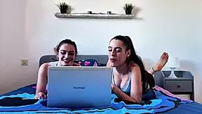 Briseida and Malafalda taste pussies 😋