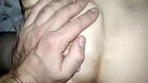 Pasangan amatur kongsi momen intim buatan rumah