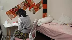 Očim ljubi igrati se z mojimi tesnimi luknjami