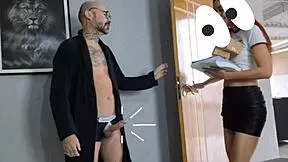 I saw the perverted grandpa flash his cock to the delivery girl.