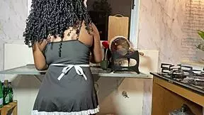 empregada negra fode no pelo com o filho jovem do patrão 😈