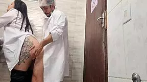 Enfermeira Gostosa Vai Ao Banheiro Do Hospital Com Médico
