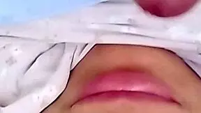 padrastro entra en la madrugada a mi habitacion y me folla por detras