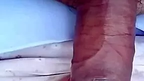 padrastro entra en la madrugada a mi habitacion y me folla por detras