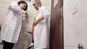 Enfermeira Gostosa Vai Ao Banheiro Do Hospital Com Médico