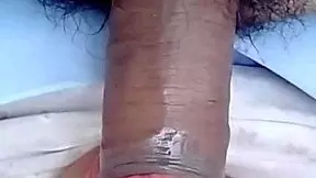 padrastro entra en la madrugada a mi habitacion y me folla por detras