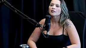 אגתה מאמא עושה די.פי. בשקוף אדום ללקוח שלה