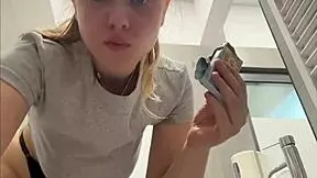 Wow, bbw beauty does creampie fingering close up! 🍑