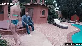 मैं अपनी चूत फैलाती हूं और हेंडसम नेबर नाथन ब्रॉन्सन से ड्रिल्ड होती हूं जब तक हम दोनों जोर से नहीं झड़ते