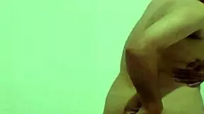 me depilando e ficando tesão no corpo lisinho 😏