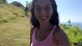 Cumwalk gila di pantai hampir ketahuan! 😱