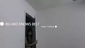 Mladá anální láhev Chumly rodinná soutěž s trojicí a prcáním do zadku