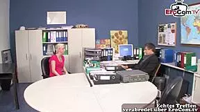 deutsche studentin überredet ihren lehrer zum sex im büro