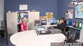 deutsche studentin überredet ihren lehrer zum sex im büro