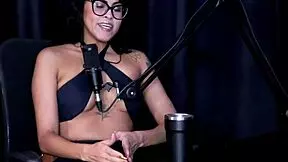 Bia Hot Shares How She Started And Overcame Insecurities In Producer Films, And How The Internet Changed Lives - Preliminares Podcast On Sheer Red