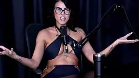 Bia Hot Shares How She Started And Overcame Insecurities In Producer Films, And How The Internet Changed Lives - Preliminares Podcast On Sheer Red