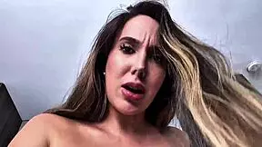 Mi hijastro se enamora de mi gran culo y me pide que chupe su verga