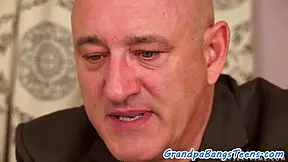 Visokopotpetana tinejdžerka 18+ duboko jebana od dede