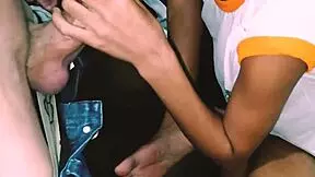 a pequenina aluna não se deu conta que seu professor queria fode- lá na bocetinha