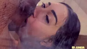 Eva Perez sigara içip kırmızı ve şeffaf kıyafetle sikişiyor