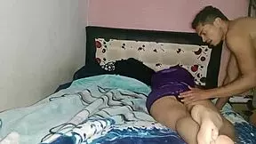 me follo a mi madrastra de tetas grandes naturales culo grande cuando mi padrastro la deja sola