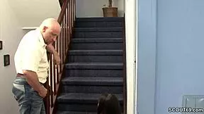 stief-vater fickt sie wenn mutti auf arbeit ist