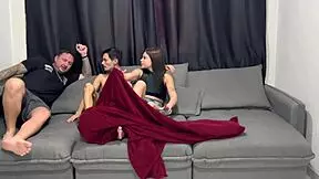 O tio do meu namorado saiu e aproveitamos pra matar o tes�o