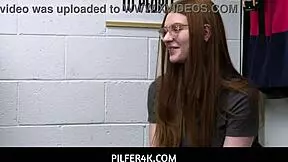 Pilfer4k - Κοκκινομάλλα κλέφτρα Jane Rogers πρέπει να γαμήσει για να βγει από τη φυλακή όταν την έπιασε ο υπάλληλος ασφαλείας Jovan Jordan