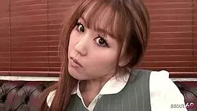 Uncenzurovaný jav reverse cfnm nalon footjob od tří japonských teen 18+ pro jednoho kluka.