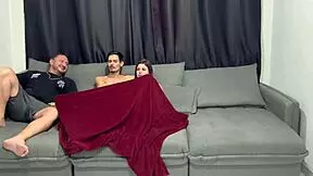 O tio do meu namorado saiu e aproveitamos pra matar o tes�o