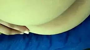 Haci�ndome una rica paja y llega mi marido a comerse mi gran culo colombiano