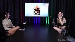 The best moments of Debora Andrade and Vitoria Beatriz in a hot cast interview, part 2.