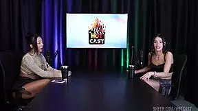 The best moments of Debora Andrade and Vitoria Beatriz in a hot cast interview, part 2.