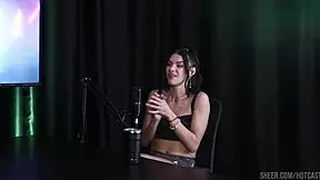 The best moments of Debora Andrade and Vitoria Beatriz in a hot cast interview, part 2.