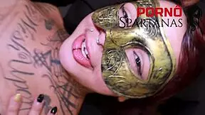 Annie Fez A Entrevista No Colo Do Apresentador E Humilhou O Corninho