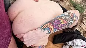 Opa, krivudava Nemačka tinejdžerka 18+ moli stranca za brzo jebanje bez kondoma na plaži! 😲