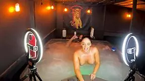 Jeg er den nakne MILF Sheena Ryder som skriker i jacuzzi deepthroat, oops
