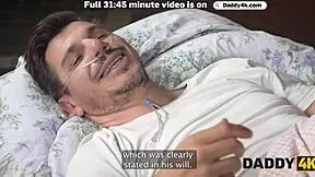 رجل عجوز متعطش كذب عن مرض ونيك صديقته الشابة في كوغيرل