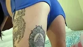 Ik geloof niet dat petite 18+ Emy Angel mijn pik zo goed zuigt, haar kont is geil!