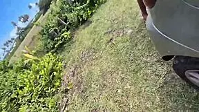 vazou na net veja o que esse grupo de amigos fazem em local p�blico