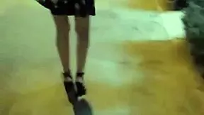 �ay que caliente por la calle subo al carro de mi novio pero me toco sola y lo dejo con las ganas de cogerme real 100 en per� callejero al m�ximo