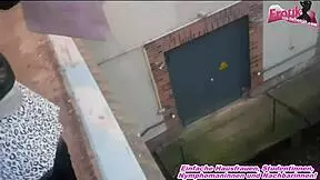 Deutsche schlampe pisst öffentlich in die handtasche